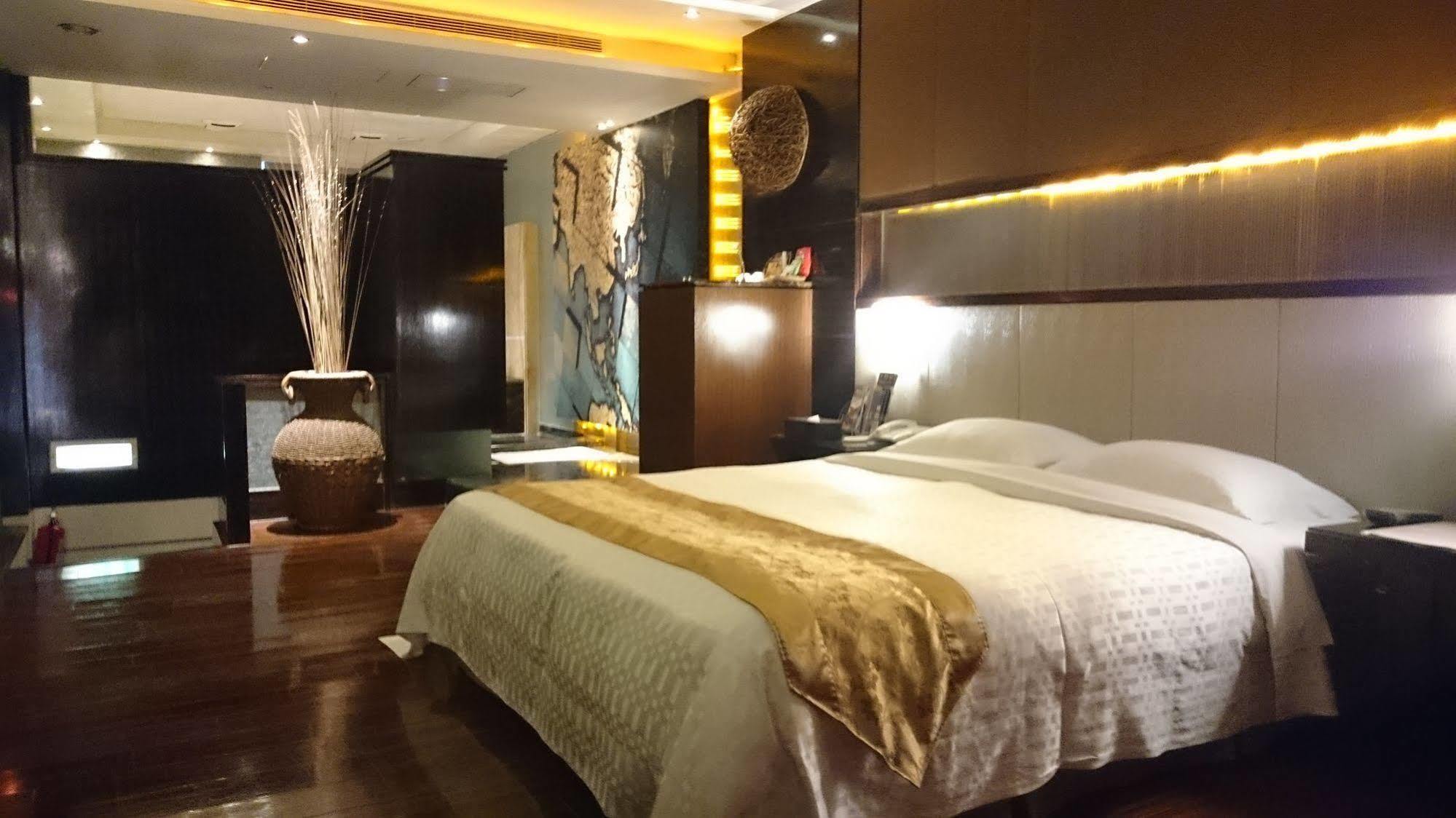 Refinement Motel Taichung Dış mekan fotoğraf